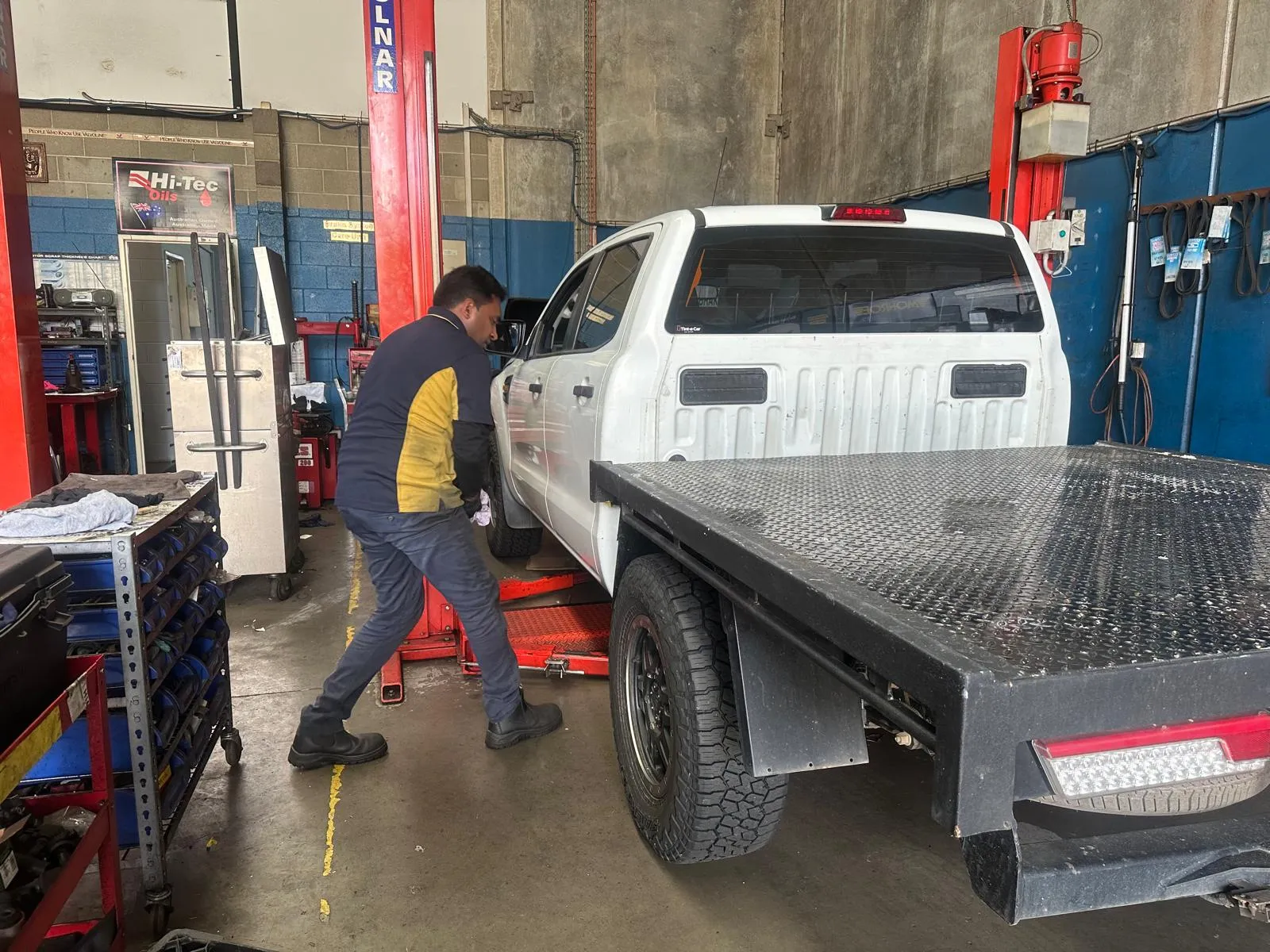 Workshop service bay